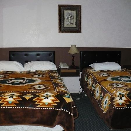 Sheridan Lawrence M Hotel Fort Vermilion Екстериор снимка