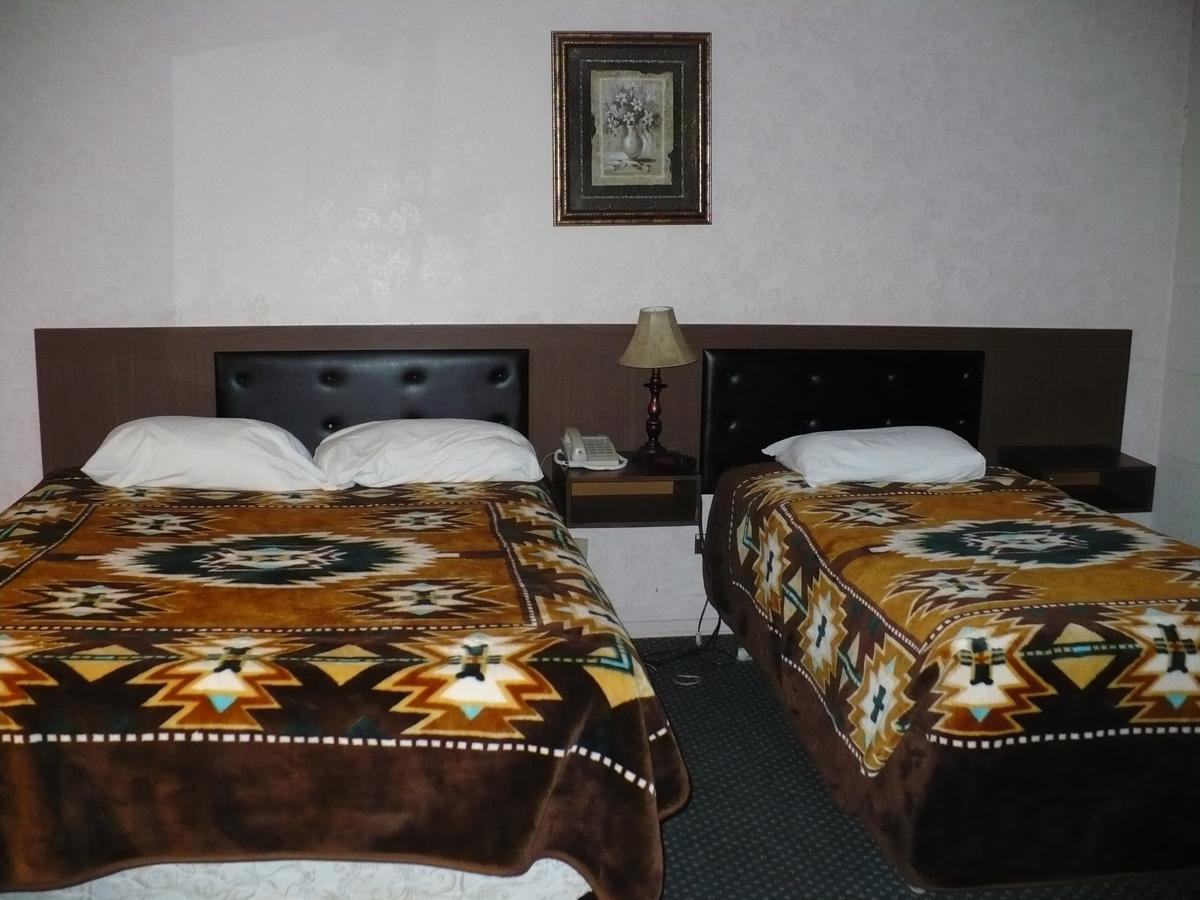 Sheridan Lawrence M Hotel Fort Vermilion Екстериор снимка